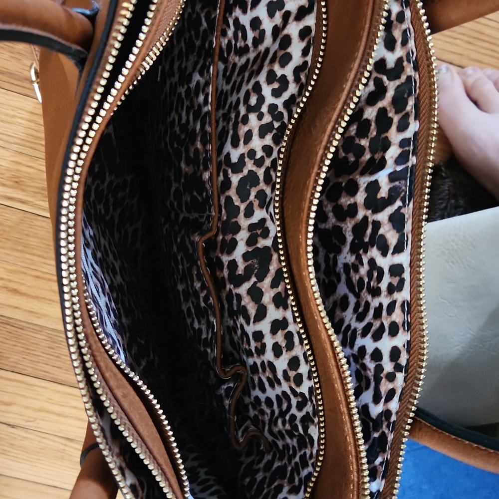 Handbag - Picture 2 of 3